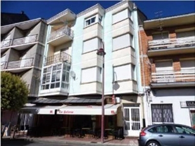 Venta de piso en Barco de Valdeorras (O) de 4 habitaciones con terraza y calefacción