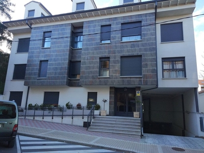 Venta de piso en calle Garcia del Real de 3 habitaciones con terraza y garaje