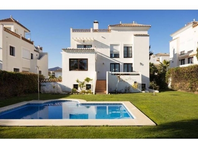 Villa de lujo en venta en La Resina Golf. Estepona. Málaga
