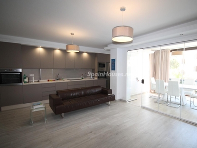 Apartamento bajo en venta en Elviria, Marbella