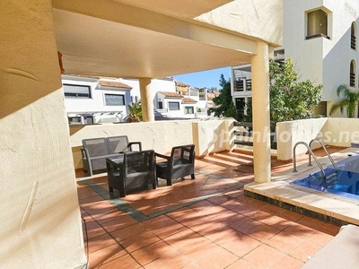 Apartamento bajo en venta en Paraiso-Borronal, Estepona