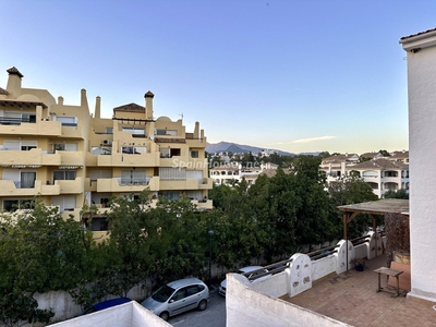 Apartamento en venta en La Concha-Resina Golf, Estepona