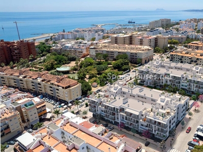 Apartamento en venta en Puerto de Estepona, Estepona