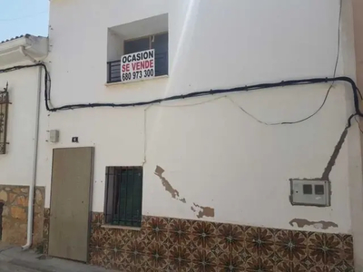 Casa adosada en venta en Calle de los Cantarranas, cerca de Calle de la Amargura en Horcajo de Santiago por 27,300 €