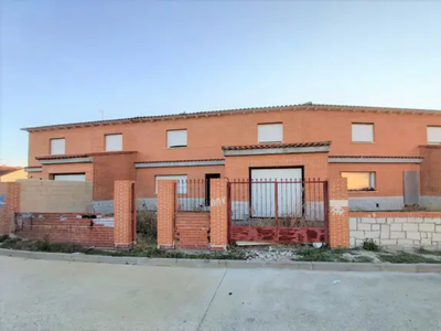 Casa adosada en venta en Calle del Soto en Novés por 72,000 €