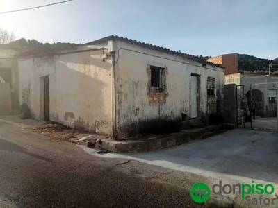Casa adosada en venta en Casa Diafana Para Reformar O Construir Nueva en Nucli Urbà por 25,000 €