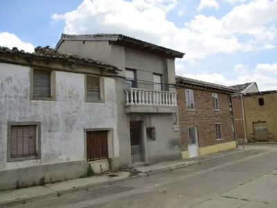 Casa adosada en venta en Travesía de la Plaza en Robladillo de Ucieza por 33,000 €
