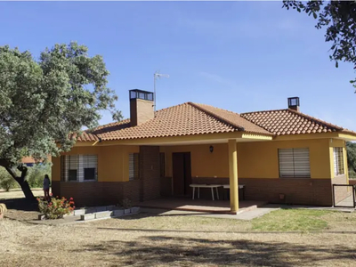 Casa en venta en Calle Tres Arroyos en Corte de Peleas por 320,000 €