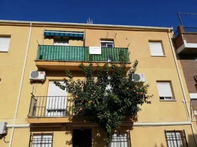 Piso en venta en Calle San Salvador en La Paz-Las Américas-Estación Linares-Baeza por 38,200 €