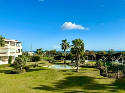 Piso en venta en La Concha-Resina Golf, Estepona