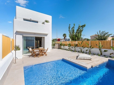 Villa en venta en Las Lomas del Rame-Bahía Bella, Los Alcázares