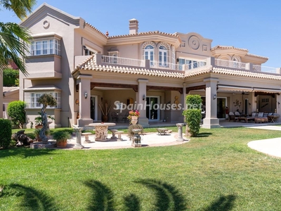Villa en venta en Los Naranjos, Marbella