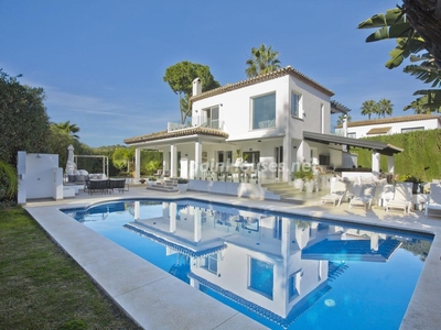 Villa en venta en Los Naranjos, Marbella