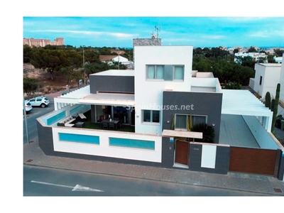 Villa en venta en Mil Palmeras, Pilar de la Horadada