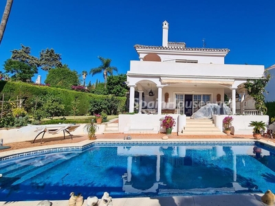 Villa independiente en venta en Estepona