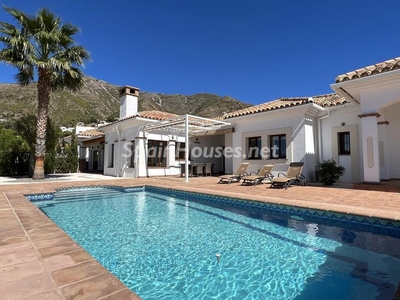 Villa independiente en venta en Mijas