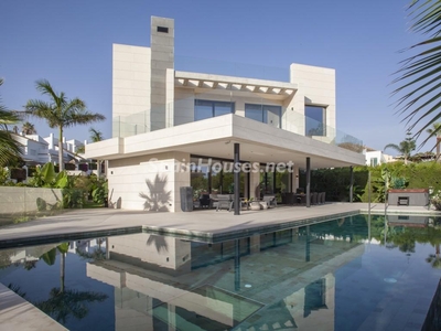 Villa independiente en venta en Nueva Andalucía, Marbella