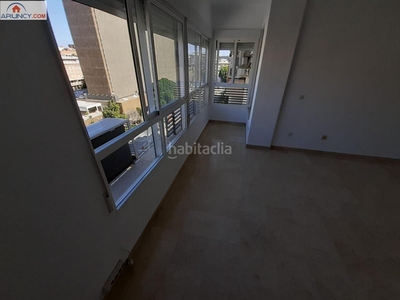 Alquiler piso fantastico piso de 4 habitaciones en nervion en Sevilla