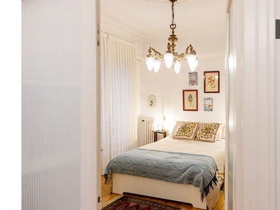 Amplia habitación en un apartamento de 7 dormitorios en Indautxu, Bilbao