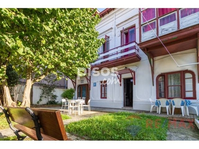 Casa adosada en venta en Calle Av, de los Castros, nº 11