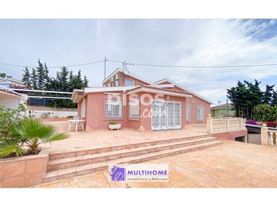 Casa unifamiliar en venta en Calle de las Flores