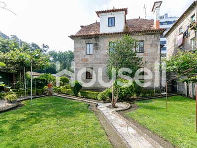 Gran casa de 373 m² de superficie con una parcela de 371 m² en Avenida de Antonio Palacios, 36210 Vigo (Pontevedra)