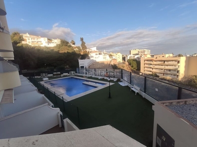 Piso con 3 habitaciones con ascensor, parking, aire acondicionado y vistas al mar en Fuengirola