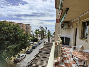 Alquiler de piso en Almuñecar de 2 habitaciones con terraza y piscina