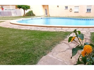 APARTAMENTO EN URBANIZACION CON PISCINA A 30 METROS DE LA PLAYA