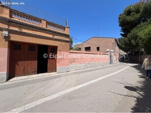 Casa de pueblo en centro de Sant Feliu de Llobregat con jardin de 500m y garaje