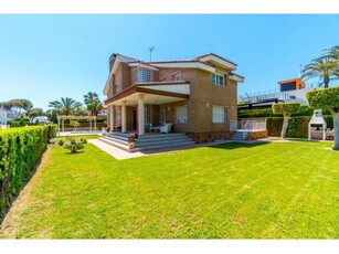 Chalet cerca del mar, en una de las mejores zonas exclusivas de Torrevieja, La Veleta.