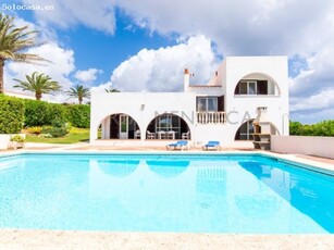 Chalet con vistas al mar y piscina en SAlgar