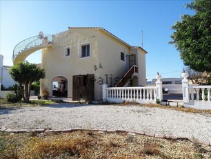 Chalet en venta con piscina en Cometa Carrió de Calpe.