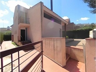 ¡Espectacular Casa a 4 Vientos en Sant Martí Sarroca, Barcelona!