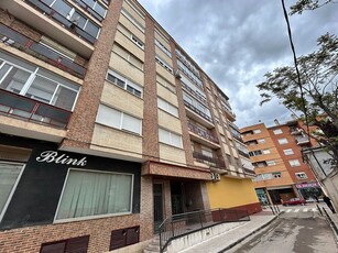 Piso en venta en calle Seis de Diciembre de 3 habitaciones con balcón y calefacción