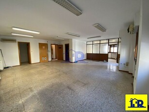 Venta de piso en Centro - Cuenca de 4 habitaciones con terraza y calefacción