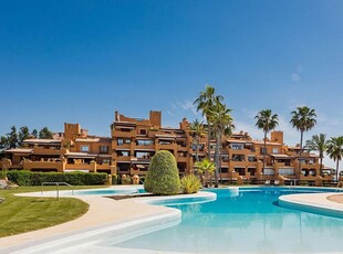 Venta de piso en El Padrón - El Velerín - Voladilla de 4 habitaciones con terraza y piscina