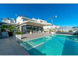 VILLA DE LUJO CON VISTAS AL MAR. ORIHUELA COSTA-CAMPOAMOR. 479 M2 DE PARCELA.