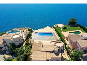 Villa en primera línea con vistas al mar