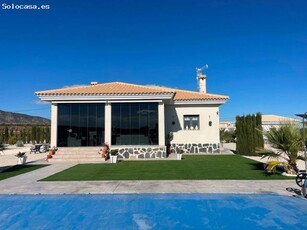 Villa en Venta en Pinoso, Alicante