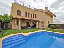 Casa / villa de 388m² con 205m² de jardín en venta en Sevilla