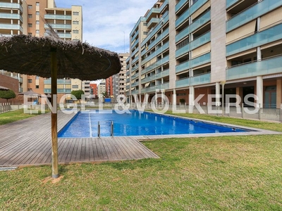 Alquiler piso exclusivo ático con piscina en Sant Pau Valencia