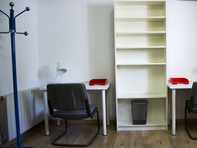 Amplia habitación en apartamento de 7 dormitorios en Valverde, Madrid