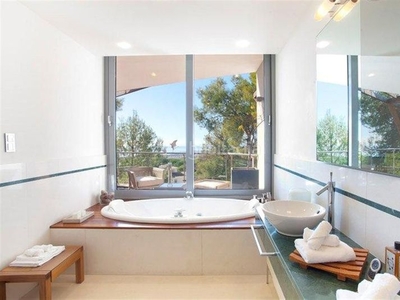 Apartamento lujoso piso nuevo a estrenar con vistas al mar y montaña en Sierra Blanca, en Marbella