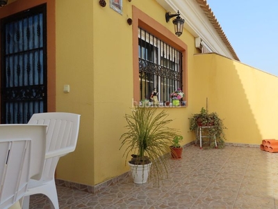 Casa adosada con 2 habitaciones amueblada con parking y aire acondicionado en Cartagena