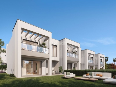 Casa adosada villa nueva en elviria con jardin privado en Marbella