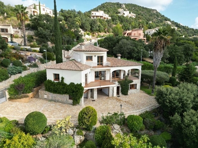 Casa villa de estilo rústico a la urbanización vizcondado de cabanyes, costa brava, , girona en Calonge