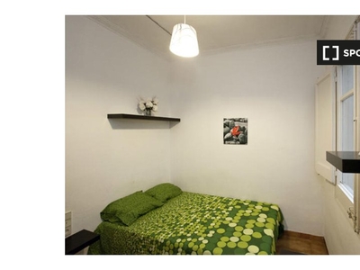 Cómoda habitación en el apartamento Gracia de 5 dormitorios, Barcelona.