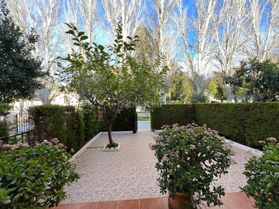 Dúplex en iglesia 1 ocasión precioso duplex de 4 dormitorios con jardín y patio ! en Murcia