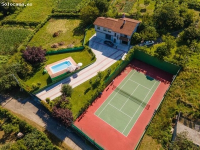 Espectacular casa con piscina, pista de tenis, gimnasio y asador en Salvaterra de Miño